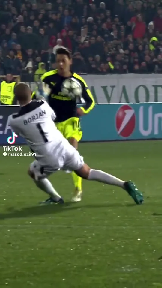 Mesut Özil Bounce AI Video